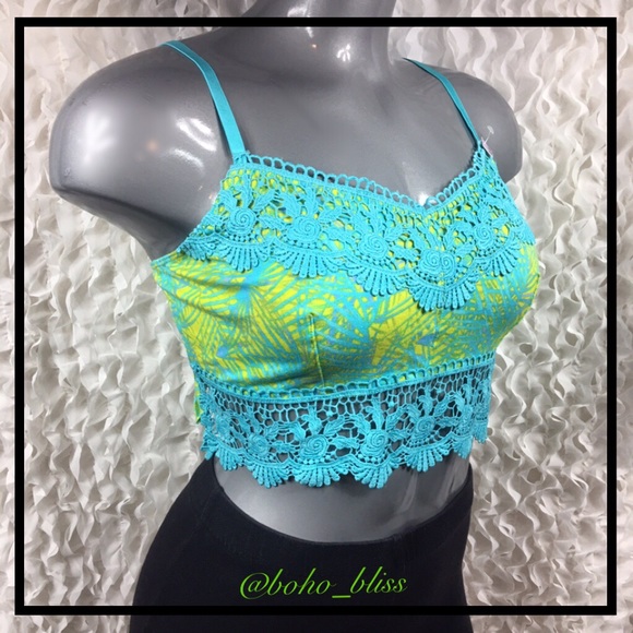 No Boundaries Tops - 🎀SALE🎀 NEW | Crochet Trim Bralette Crop Top